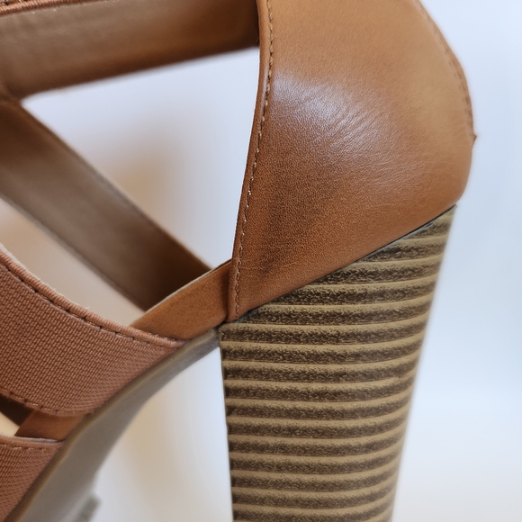 Report Size 9M Brown Heels 5 inch heel - Picture 10 of 12